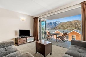 Lakeside Living - 1 Bedroom Alpine Apartment